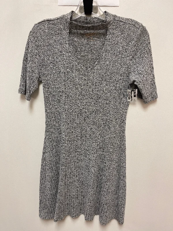 Women's Keyhole-Neck DressesDress Casual Midi By Arizona In Grey, Size: M