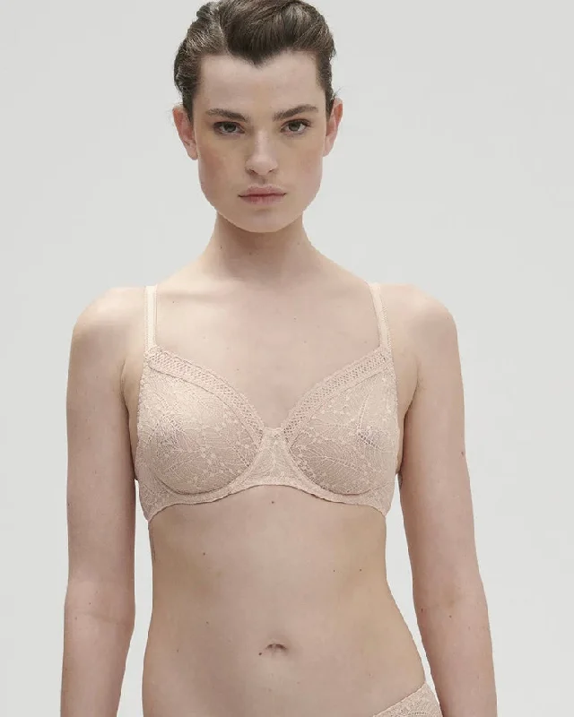 wireless bra with stretch lace for flexibilitySIMONE PERELE COMETE MOULDED UNDERWIRE BRA